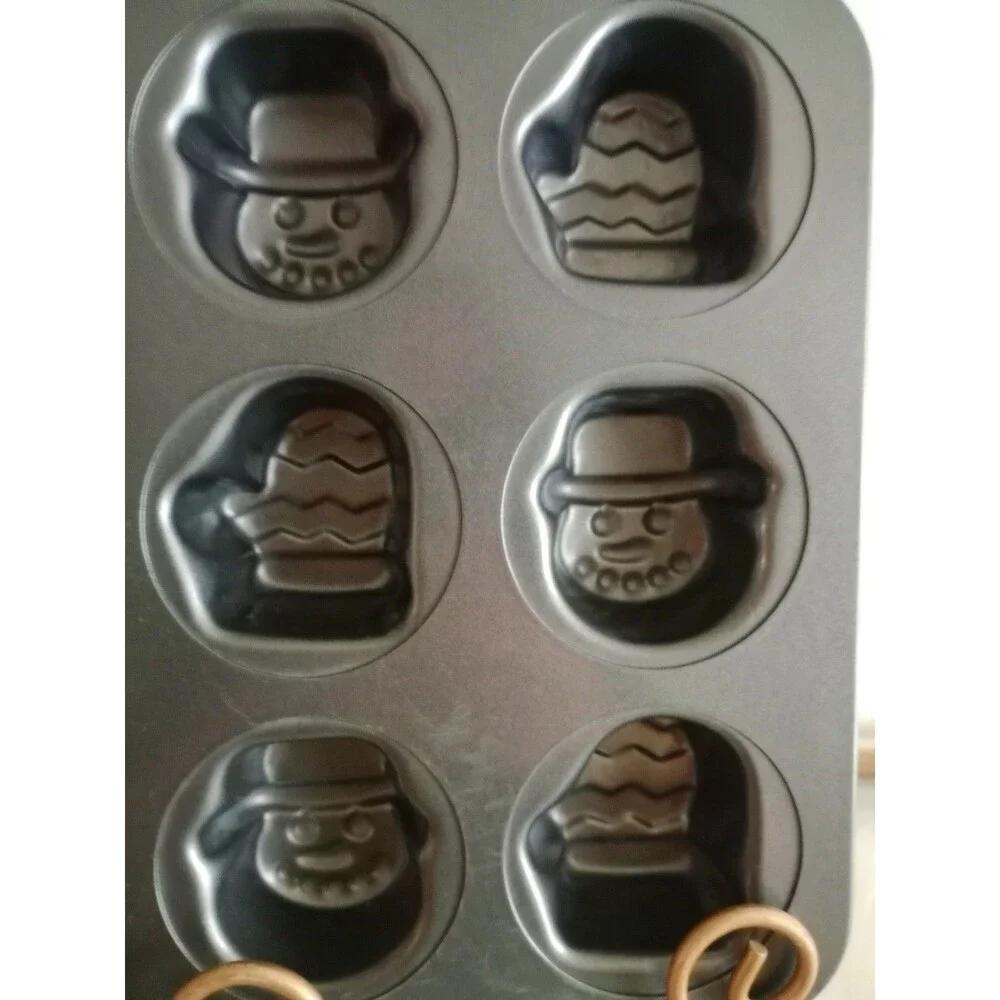 Wilton Christmas Cupcake Muffin Pan Snowman & Mittens Non-Stick 6 Cavity GUC